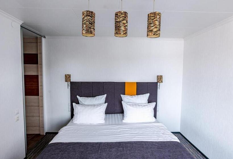 سوییت, Inger Hotell
