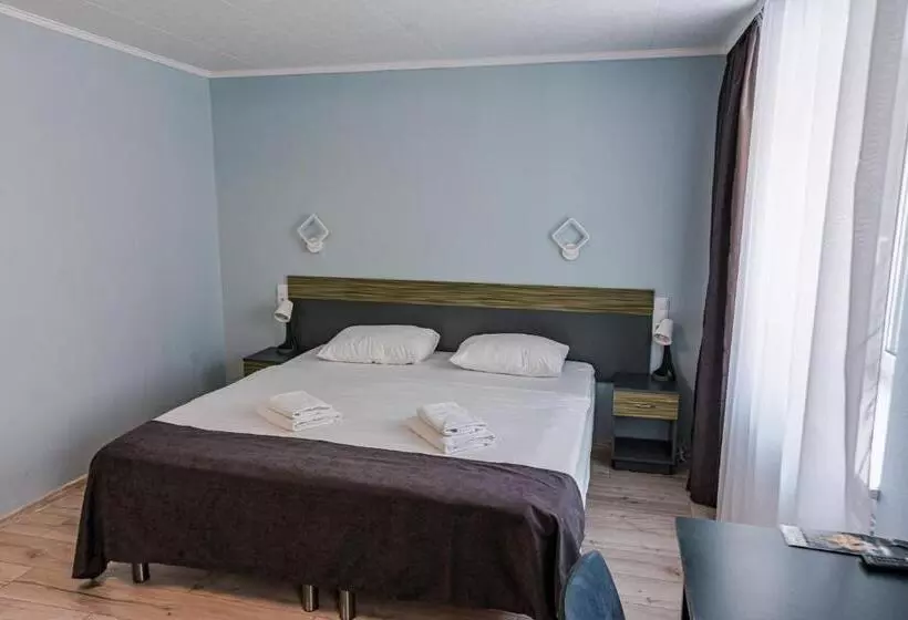 اتاق خانوادگی, Inger Hotell