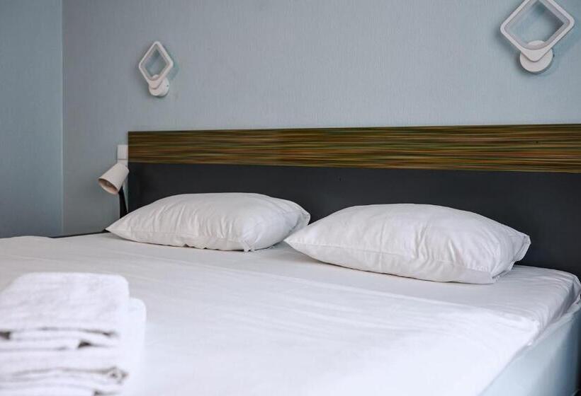 اتاق خانوادگی, Inger Hotell