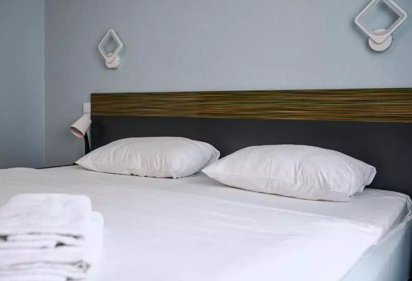 اتاق خانوادگی, Inger Hotell