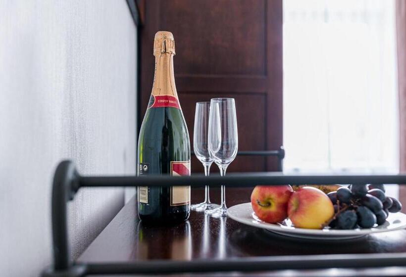 سوییت, Inger Hotell