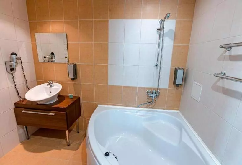 سوییت, Inger Hotell