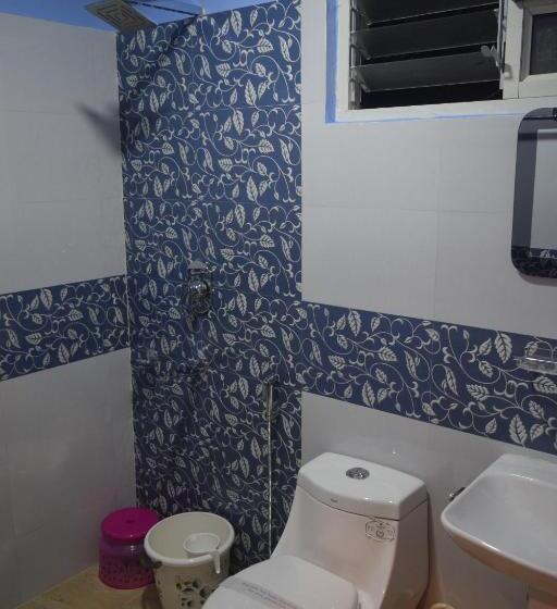 غرفة ديلوكس, Denzong Khim