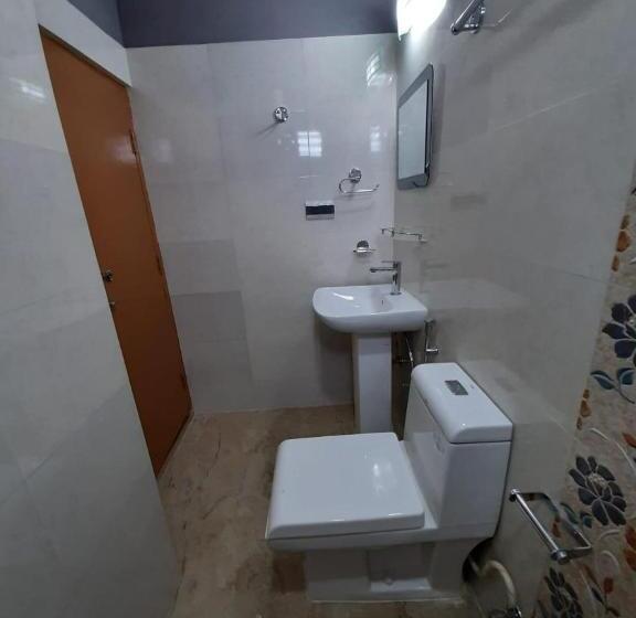 غرفة قياسية مطلة على الجبل, Denzong Khim