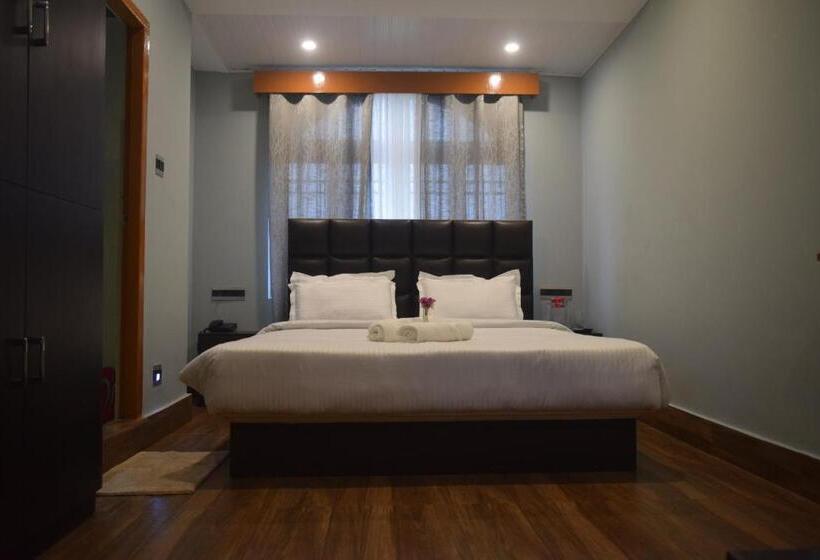 غرفة قياسية مطلة على الجبل, Denzong Khim