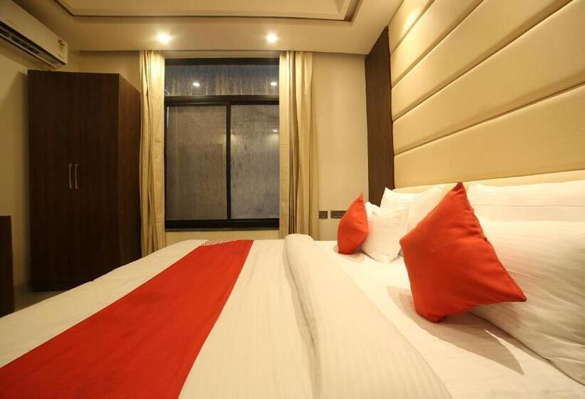 חדר סטנדרט, Status Inn