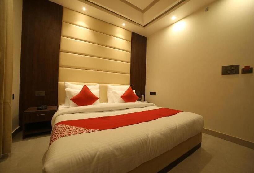 חדר סטנדרט, Status Inn