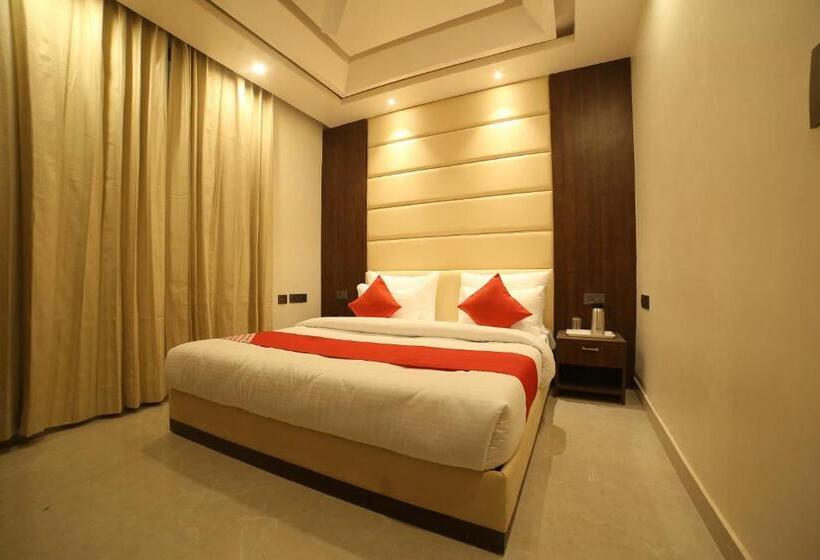 חדר סטנדרט, Status Inn