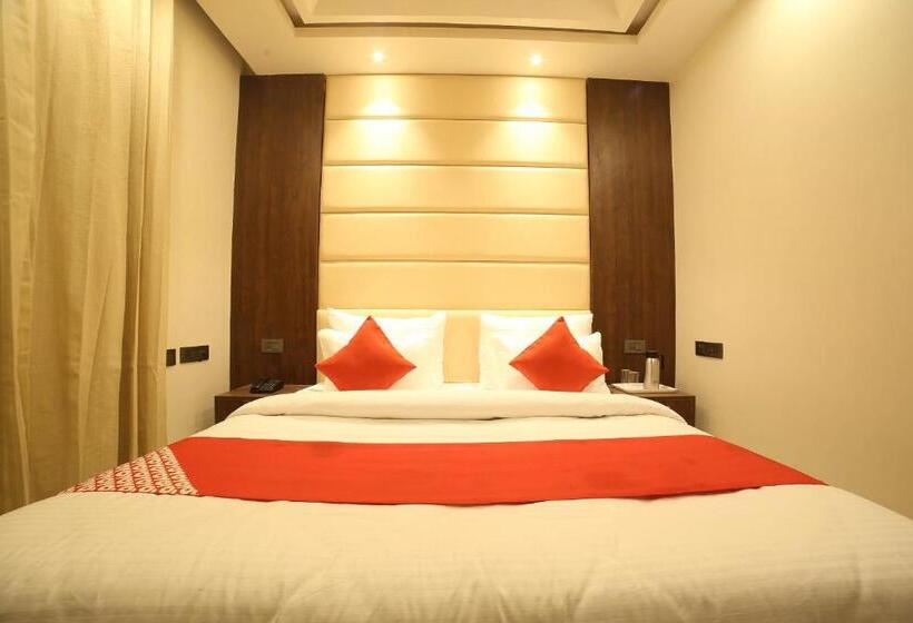 标准间, Status Inn