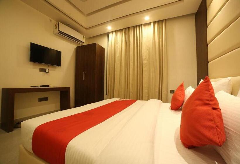 חדר סטנדרט, Status Inn