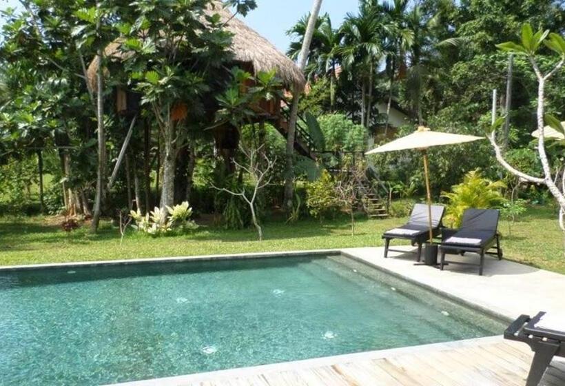 اتاق سهنفرۀ استاندارد با سرویس بهداشتی بیرون از اتاق, Huma Terra Lodges