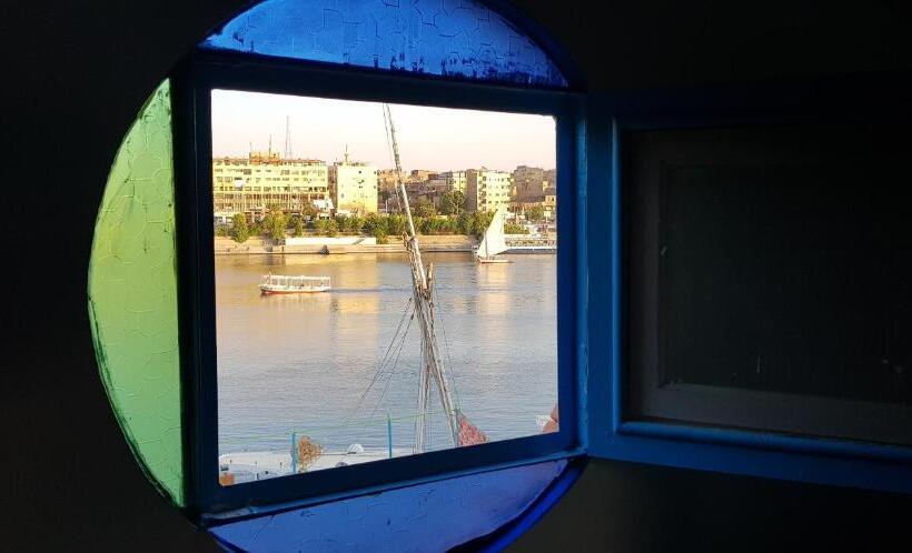 اتاق لوکس با چشم‌انداز دریا, Nuba Tod Abouda Guest House