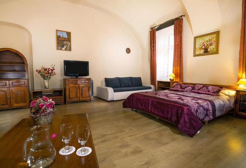 اتاق استاندارد سه نفره, Penzión Grand