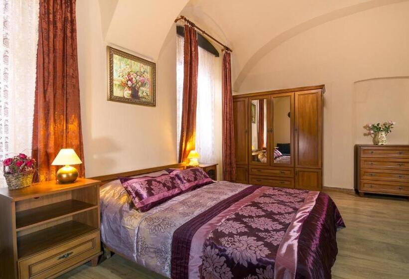 اتاق استاندارد سه نفره, Penzión Grand