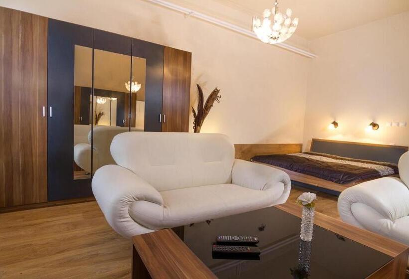 اتاق استاندارد چهار تخته, Penzión Grand