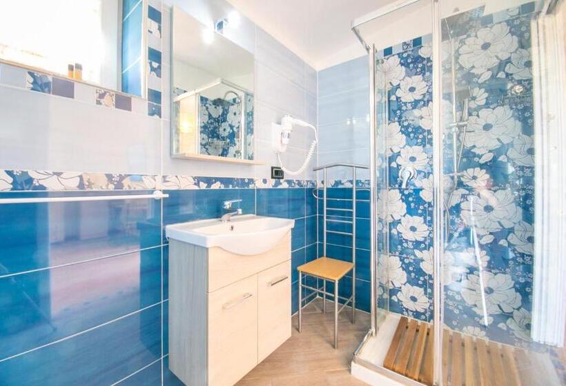 オーシャンビューデラックスルームバルコニー付き, Perla Beach Stabia B&b