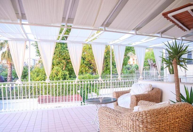 バルコニー付きデラックスルーム, Perla Beach Stabia B&b