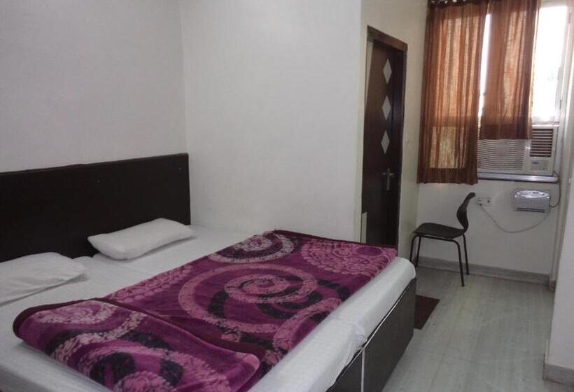 غرفة أساسية ثلاثية, Gem Palace