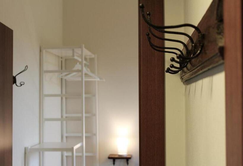 Дом 2 Спальни, Le Case