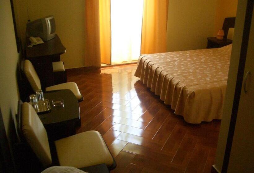 اتاق استاندارد, Maria