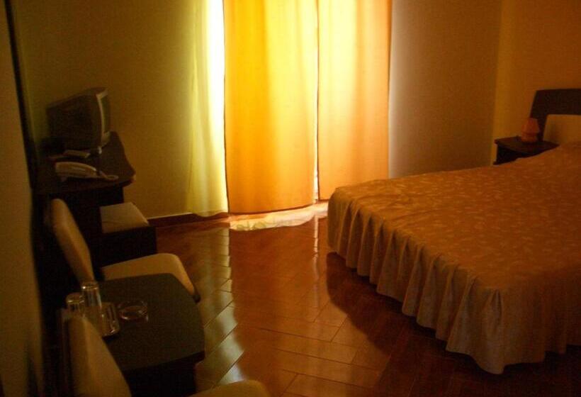 اتاق استاندارد, Maria