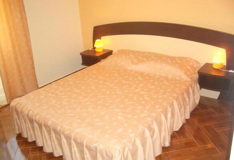 اتاق استاندارد, Maria