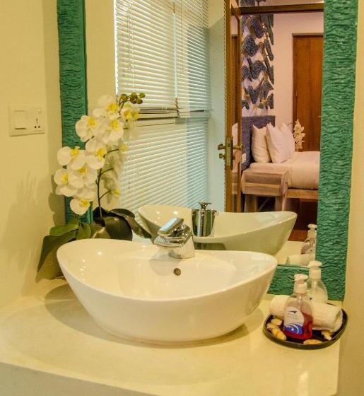 Camera Standard Vista Piscina, Binnacle Negombo