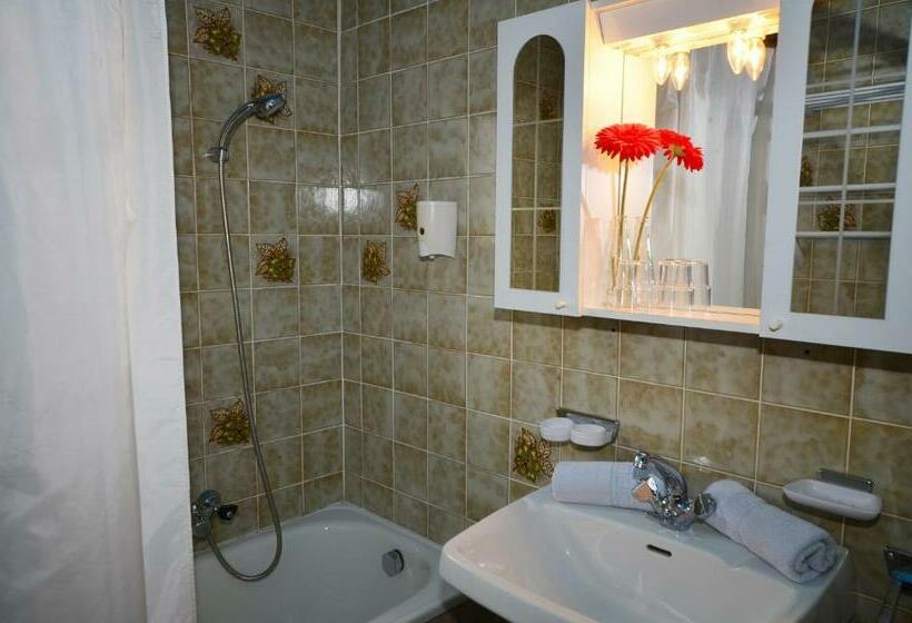 标准间, Haus Bergfrieden