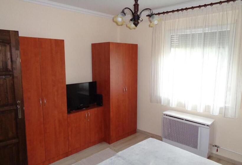 Дом 2 Спальни, Otthon Apartman