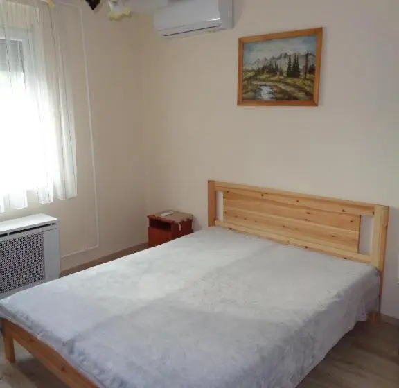 Talo 2 Makuuhuonetta, Otthon Apartman