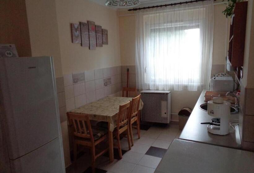 Дом 2 Спальни, Otthon Apartman