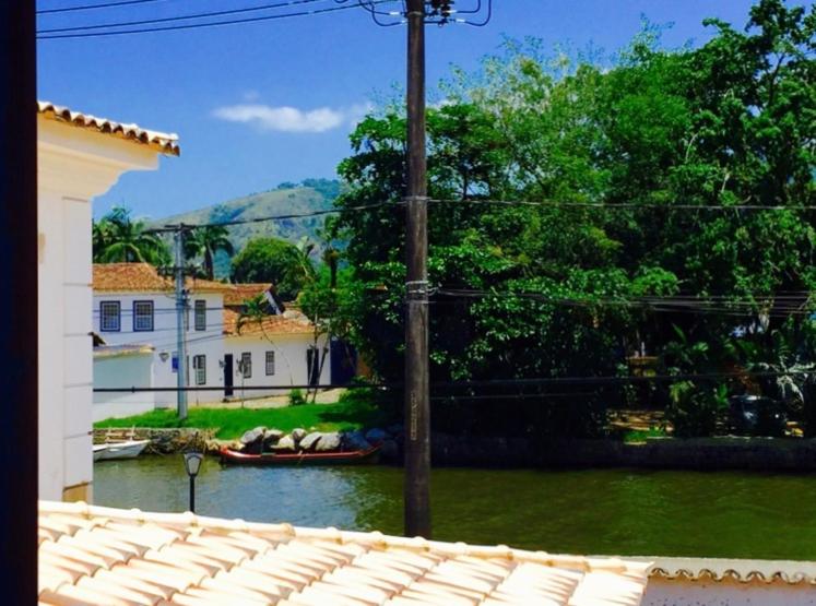 סטודיו משפחתי, Pousada Casa Dos Autores