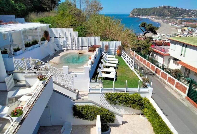 מיטת קינג בסוויטה, Pharus Miseni Suites And Rooms