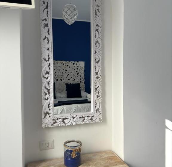 מיטת קינג בסוויטה, Pharus Miseni Suites And Rooms