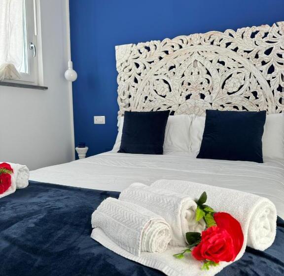 מיטת קינג בסוויטה, Pharus Miseni Suites And Rooms