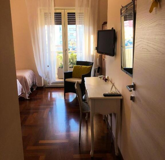 اتاق استاندارد سه نفره, Rizzi Marianna B&b