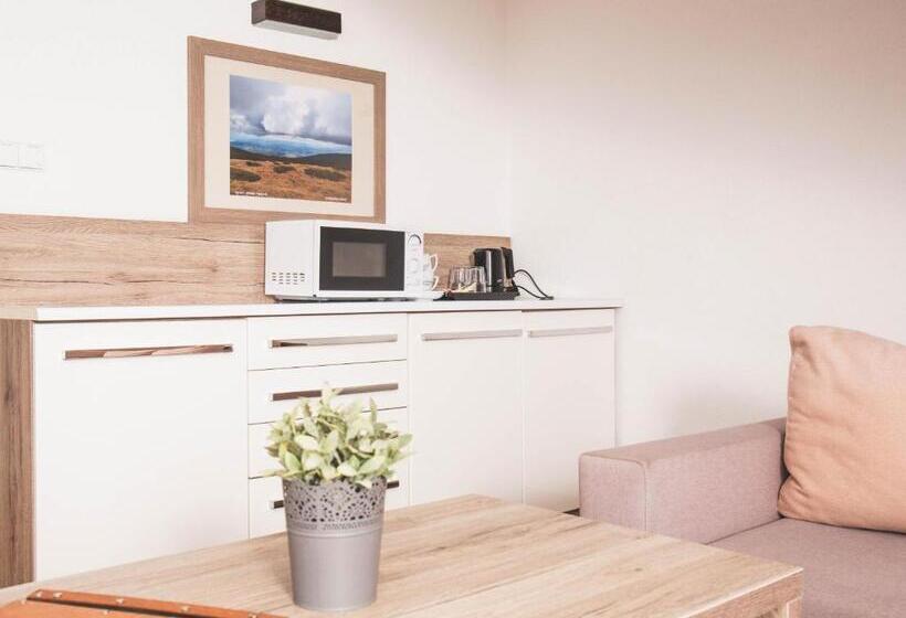 شقة غرفة واحدة, Beskidian