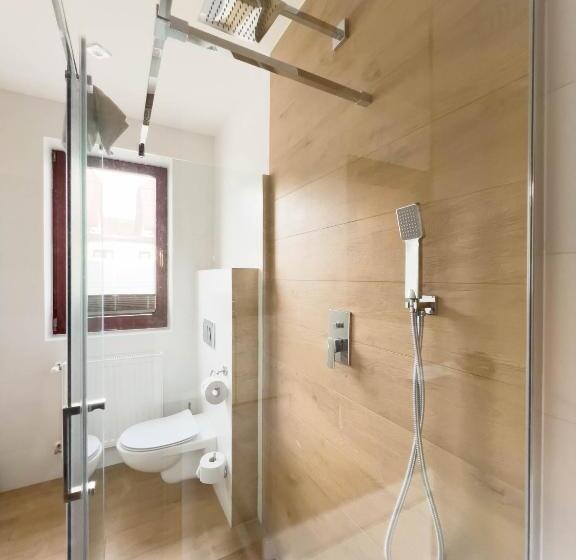 إستوديو ديلوكس, Beskidian