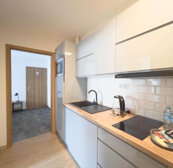 إستوديو ديلوكس, Beskidian