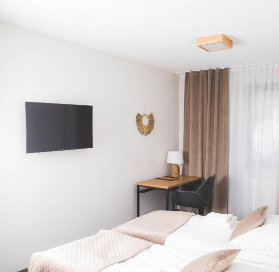 إستوديو ديلوكس, Beskidian