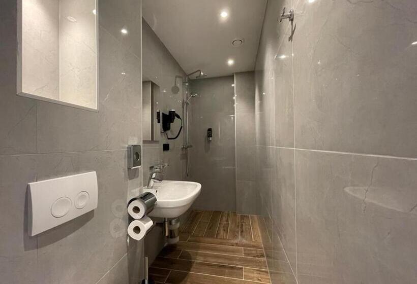 اتاق راحتی سه تخته, H3 Hotel Rotterdam City Center