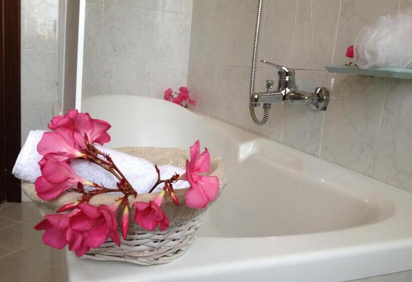 דירת שלושה חדרים, Il Porto