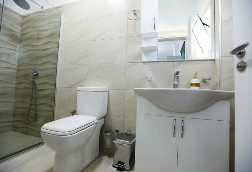 Delüks Oda, Vila Enxhi