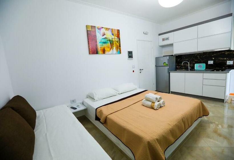 Delüks Oda, Vila Enxhi