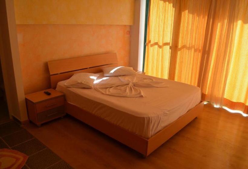 Standart Oda, Vila Enxhi