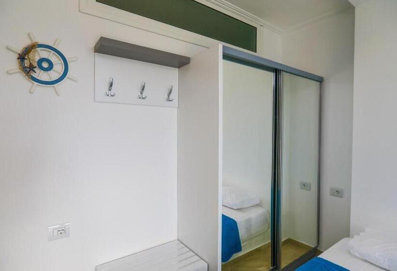 Delüks Üç Kişilik Oda, Vila Enxhi