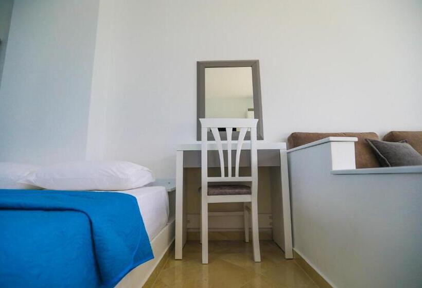 Delüks Üç Kişilik Oda, Vila Enxhi