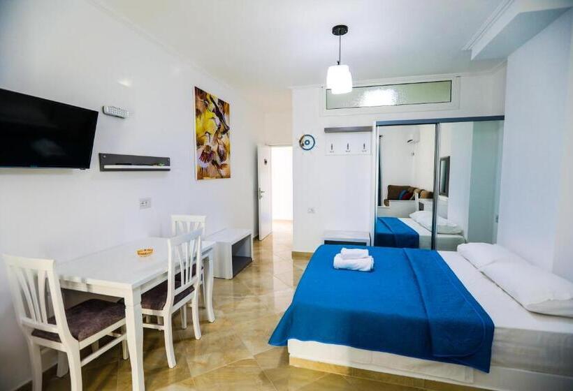 Delüks Üç Kişilik Oda, Vila Enxhi