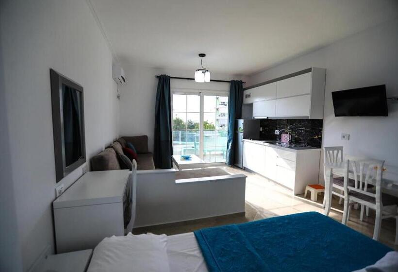 Delüks Üç Kişilik Oda, Vila Enxhi