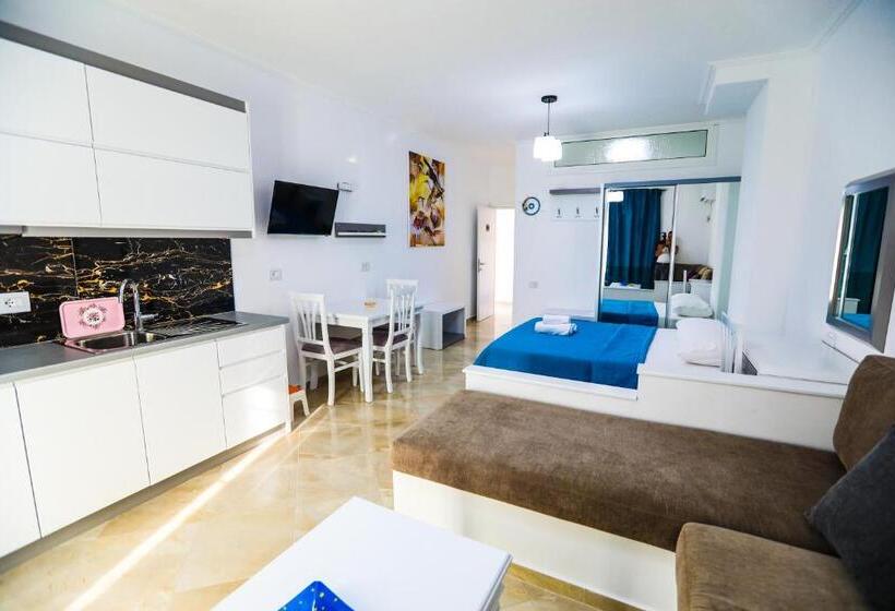 Delüks Üç Kişilik Oda, Vila Enxhi